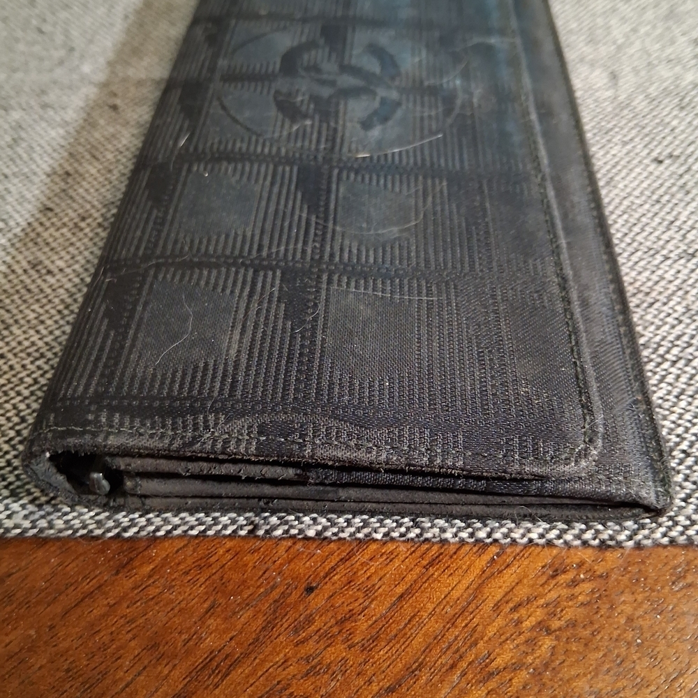 Black Designer Wallet - Picture 4 of 16